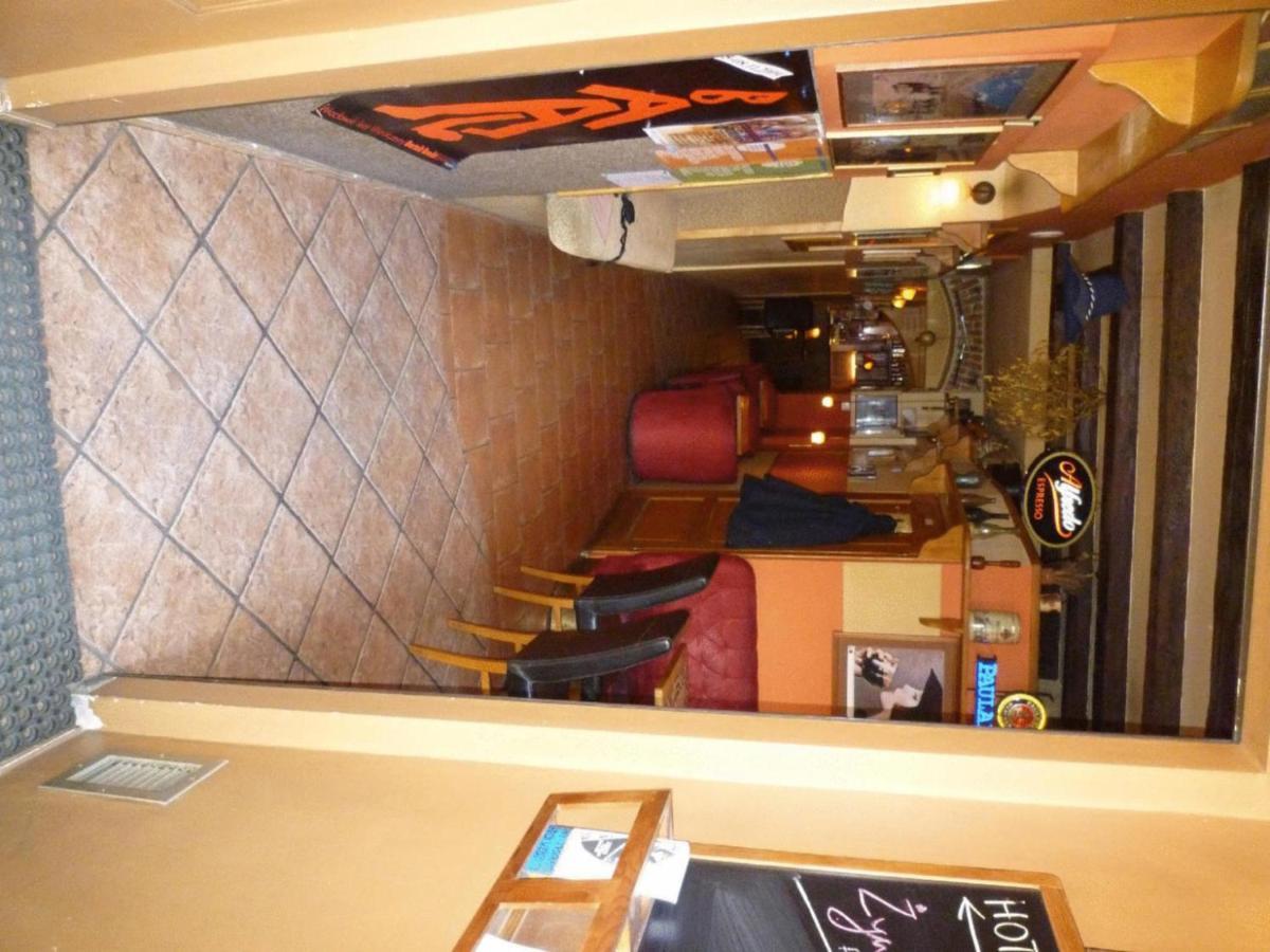 Academus Pub & Guest House Wrocław Kültér fotó