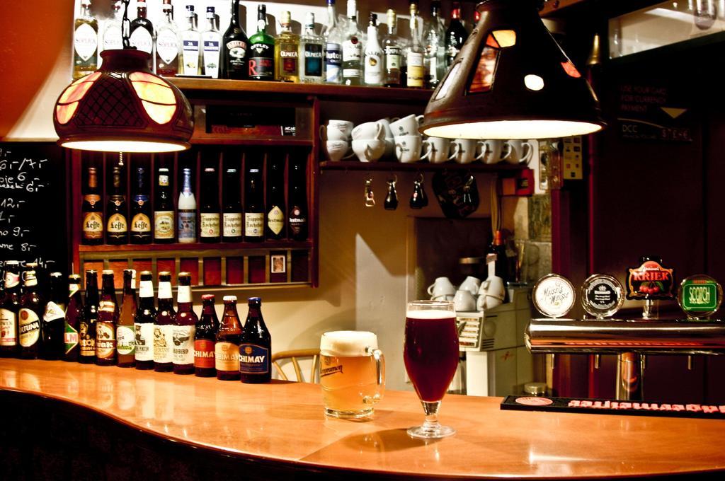 Academus Pub & Guest House Wrocław Kültér fotó