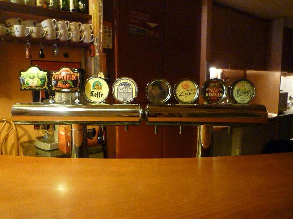 Academus Pub & Guest House Wrocław Kültér fotó